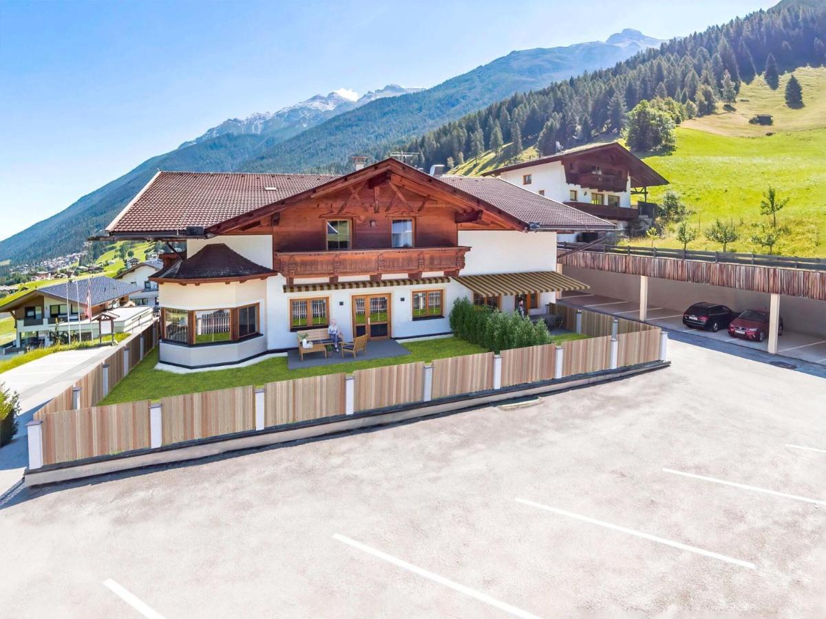 Plush Apartment With Mountain Views Neustift im Stubaital Exterior photo