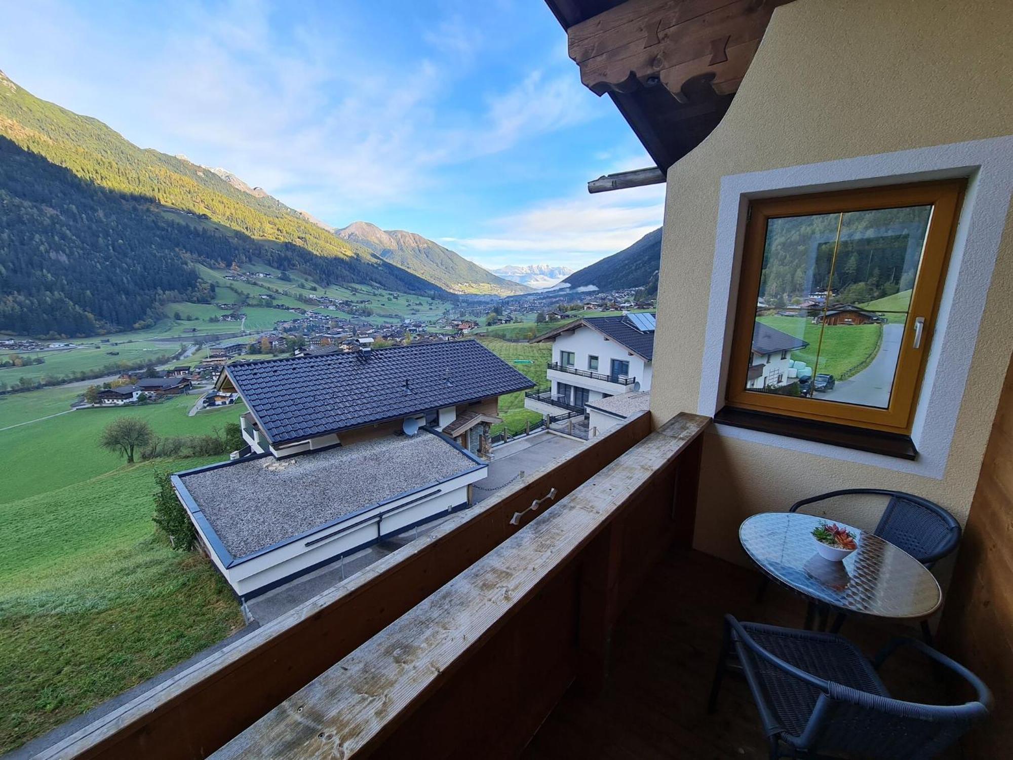 Plush Apartment With Mountain Views Neustift im Stubaital Exterior photo