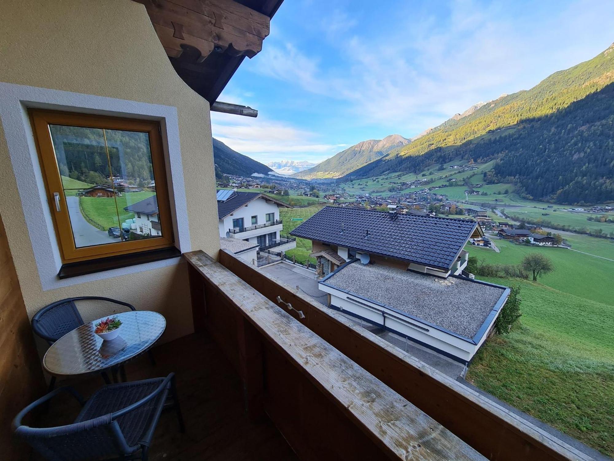 Plush Apartment With Mountain Views Neustift im Stubaital Exterior photo